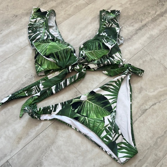 Beach Joy bathing suit. Bought without trying on and it is slightly too big. NWT - Picture 1 of 6